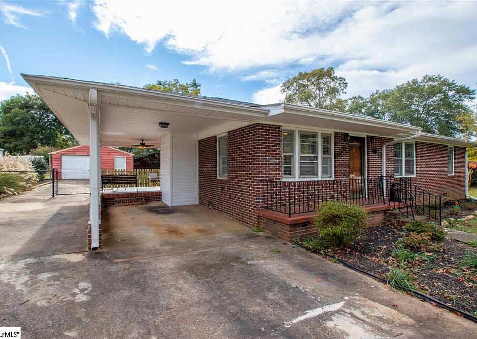 1st image of 7 Aiken Cir
