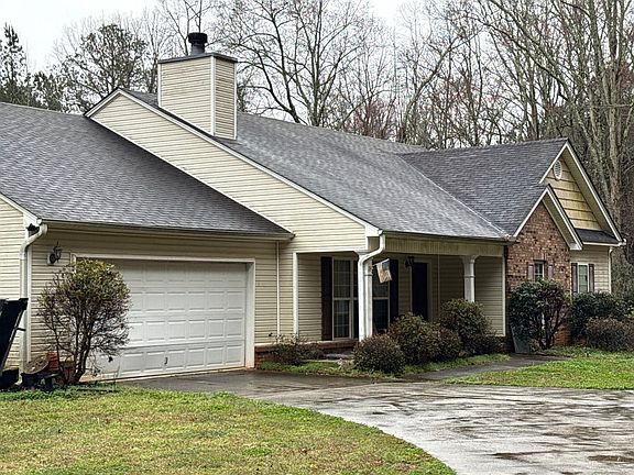 2nd image of 349 Pinewood Cir