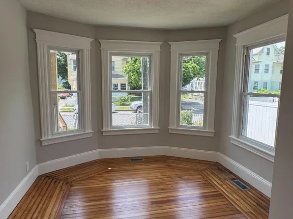 15 Middlesex St #2, Springfield, MA 01109