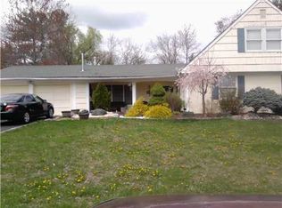 11 Macbeth Dr, Old Bridge, NJ 08857