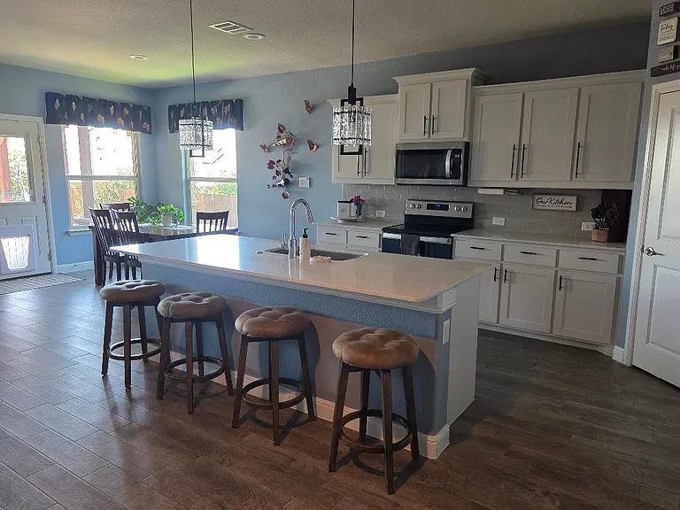 1709 Damascus Ct — Photo 9