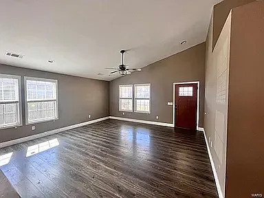 3 bed, 1350 sqft, $1,700 — Photo 2