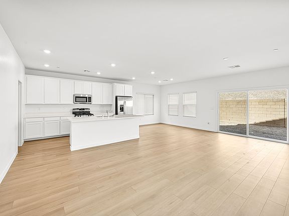 3 web or mls Lennar 3363 DANCING WATERS ST 3