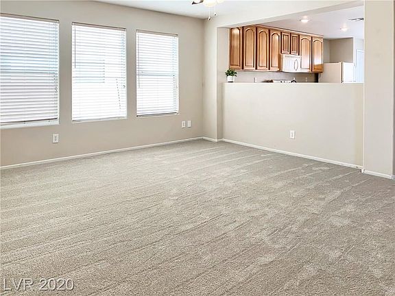 3rd image of 11643 Stivali St