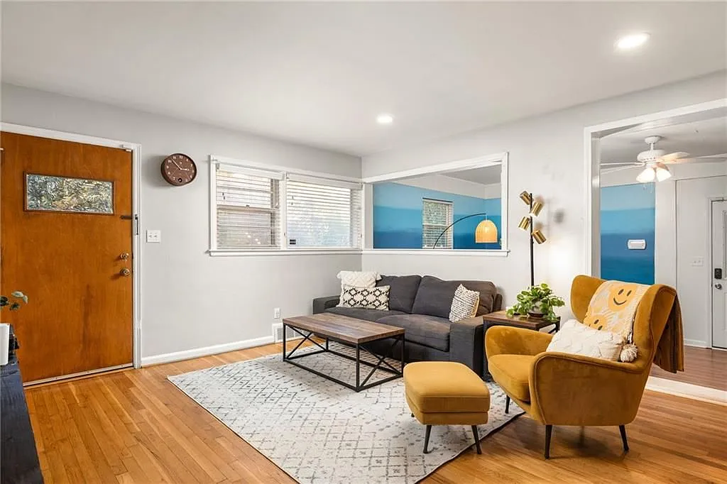 3 bed, 2.0 bath, 1412 sqft, $2,800 — Photo 2