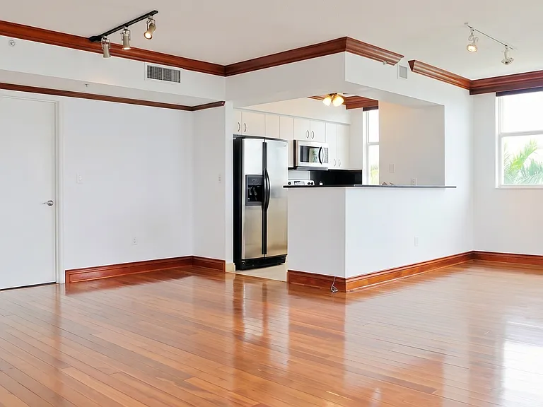 1625 Kennedy Cswy #607 — Photo 3