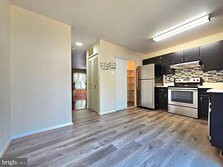 8561 Southlawn Ct — Photo 5