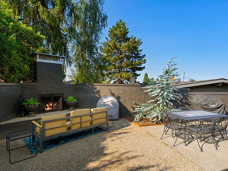 3827 NE Holman St — Photo 41
