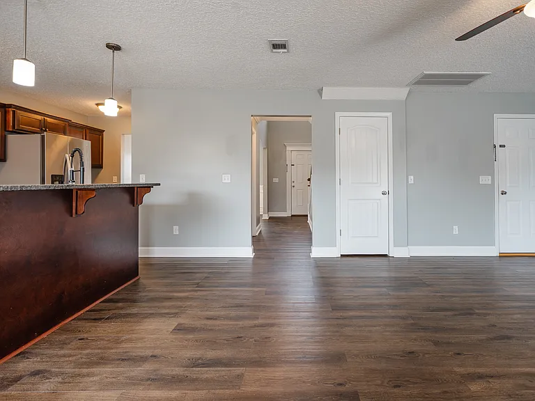 717 Highgrove Ct — Photo 31