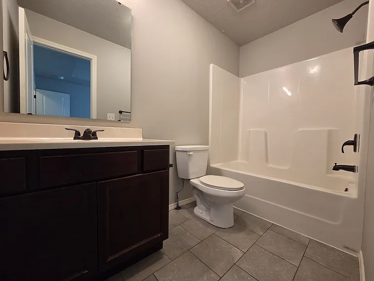 539 Welch St — Photo 9