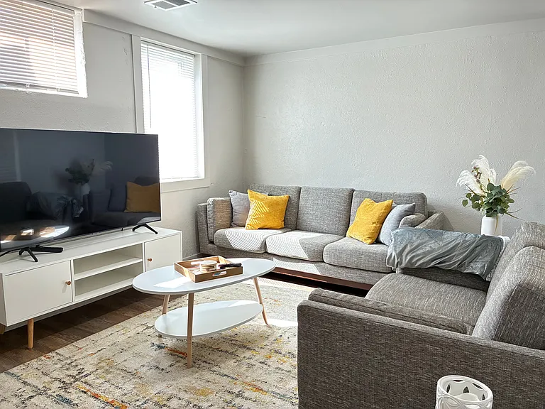2 bed, 1.0 bath, 1024 sqft, $2,000 — Photo 61