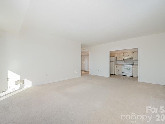 4th image of 1300 Reece Rd #302