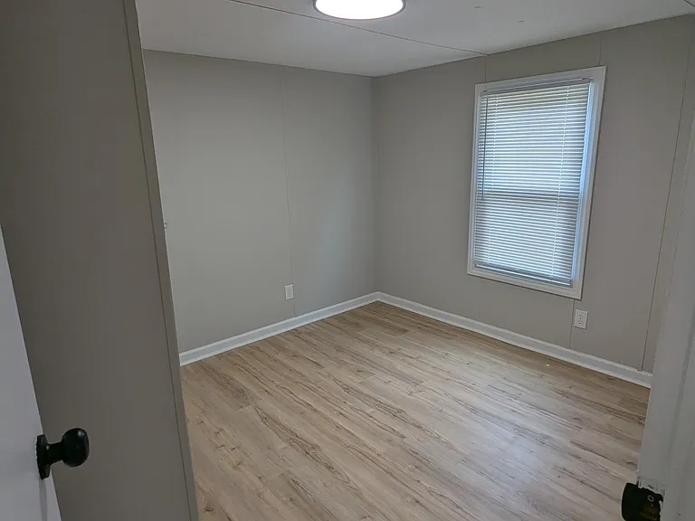 144 Andrew Dr — Photo 6