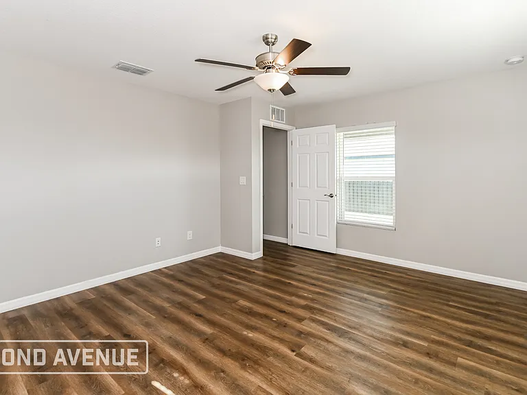 108 NW 26th St — Photo 11