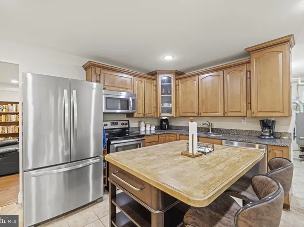 5629 Ellerbie Ct, Lanham, MD 20706