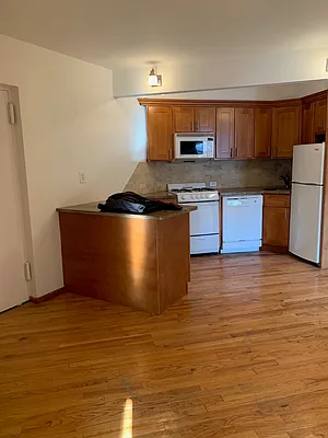 Rented by Chartwell Manhattan Realty | media 11