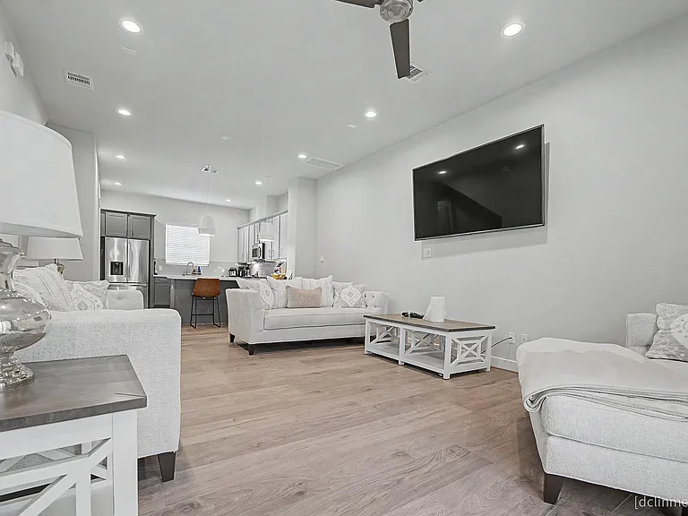 3033 Hicks St — Photo 16