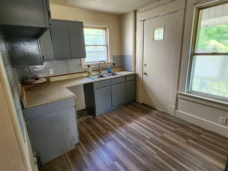 39 Eleanor Ave — Photo 7