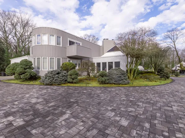 83 Cliff Road, Port Jefferson, NY 11777