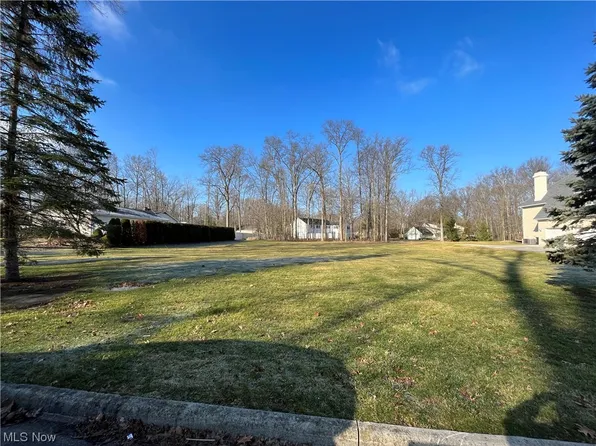 Palette Dr NE, Warren, OH 44484