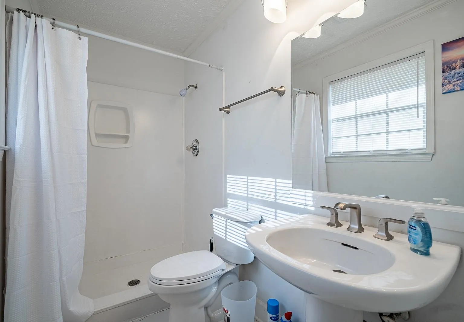 4 bed, 3.0 bath, 2596 sqft, $689 — Photo 3