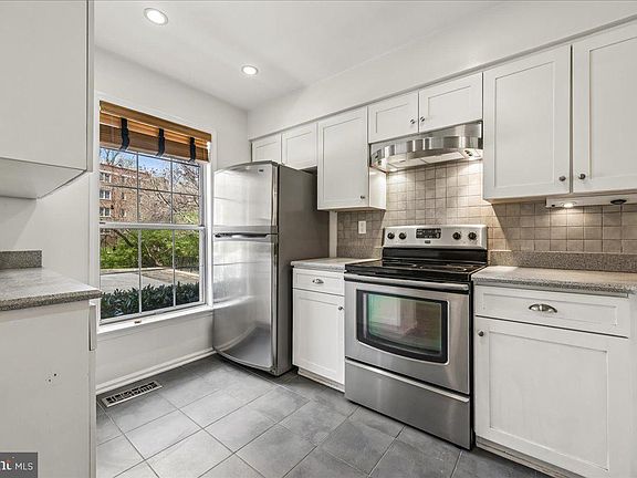 3rd image of 2002 Derby Ridge Ln #4