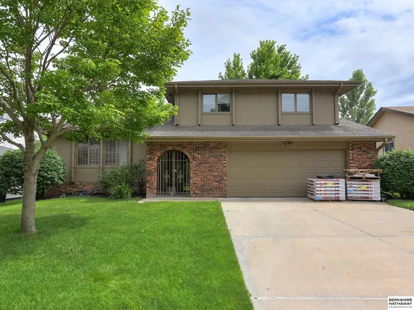 11717 Hartman Ave, Omaha, NE 68164
