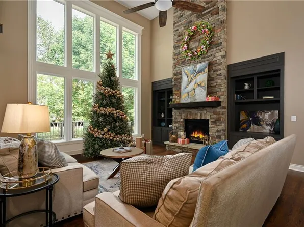 2408 SW Wintercreek Ct, Lees Summit, MO 64081