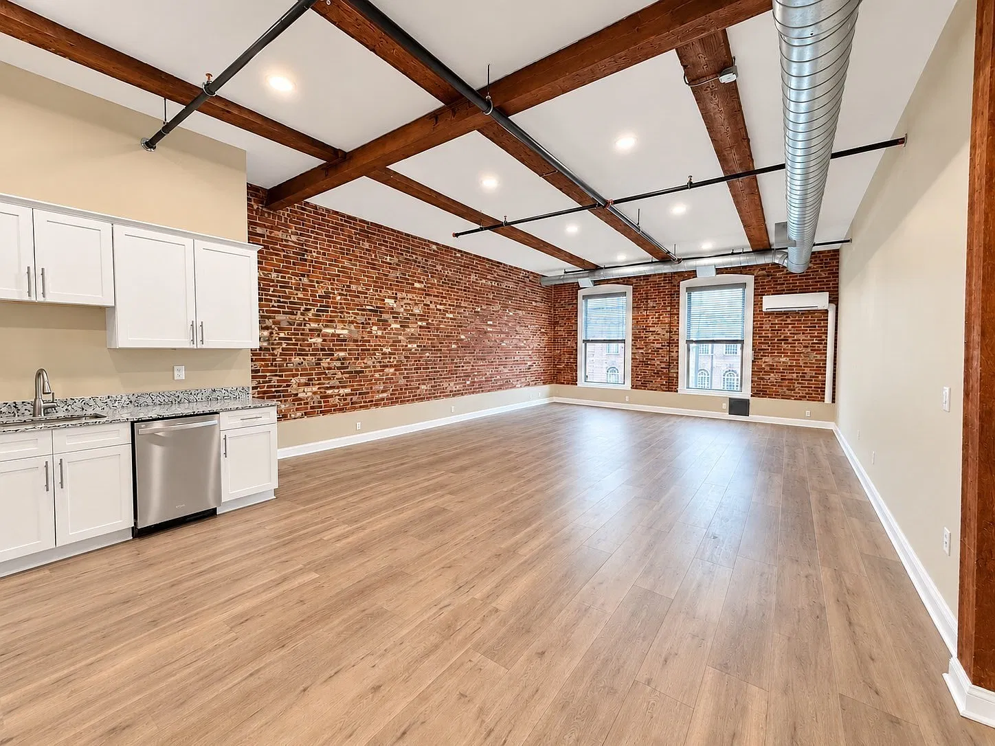 1 bed, 1.0 bath, 831 sqft, $1,800 — Photo 1
