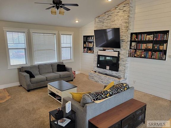 5th image of 83 N Cambridge Dr