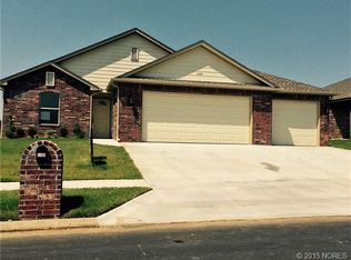 1105 S Catalina Dr, Oologah, OK 74053