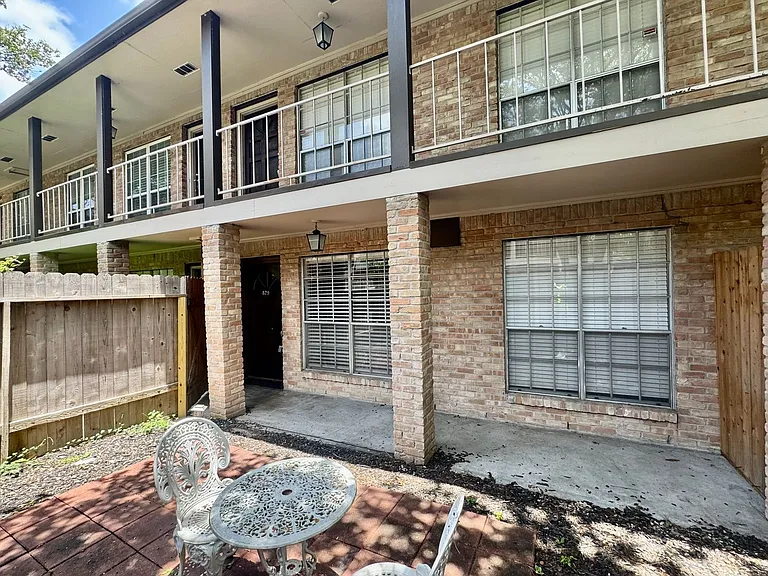 829 Wax Myrtle Ln — Photo 15