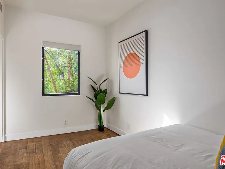 1815 N Crescent Heights Blvd — Photo 12
