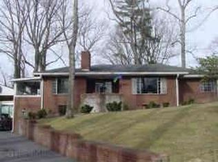 324 Grace St, Mount Airy, NC 27030