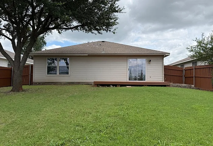 817 Live Oak Dr — Photo 24