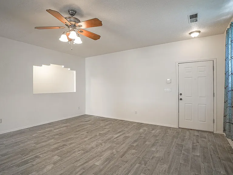 723 Seaborn Dr SW — Photo 8