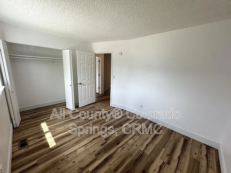 6676 Provincial Dr — Photo 11