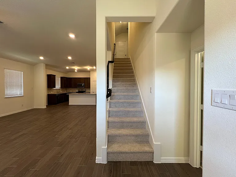 3409 Riverlawn Dr — Photo 2