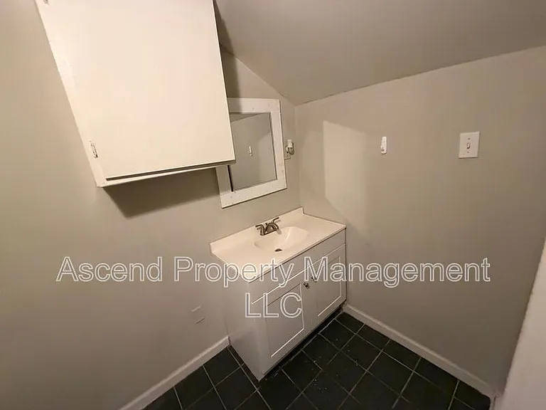 2111 Chamberlain Ave #B — Photo 8