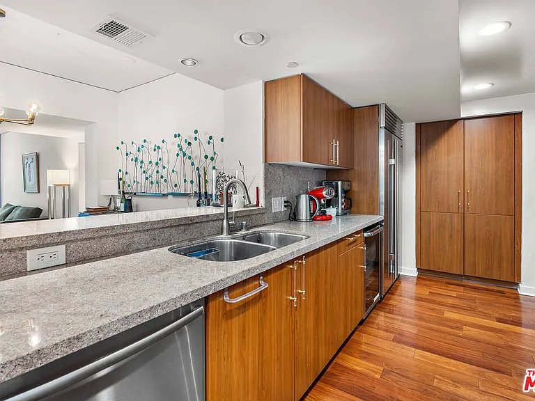 13650 Marina Pointe Dr #906 — Photo 14