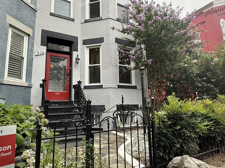 908 11th St NE #A — Photo 1