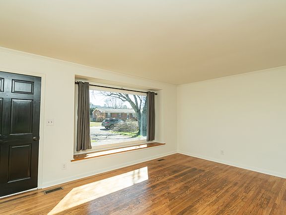 5th image of 7147 Robin Ln