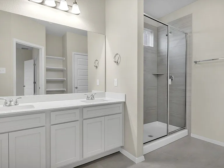 135 Lyndon Dr — Photo 18