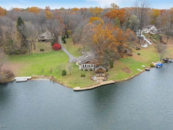 83 Cherry Dr NW, North Canton, OH 44720