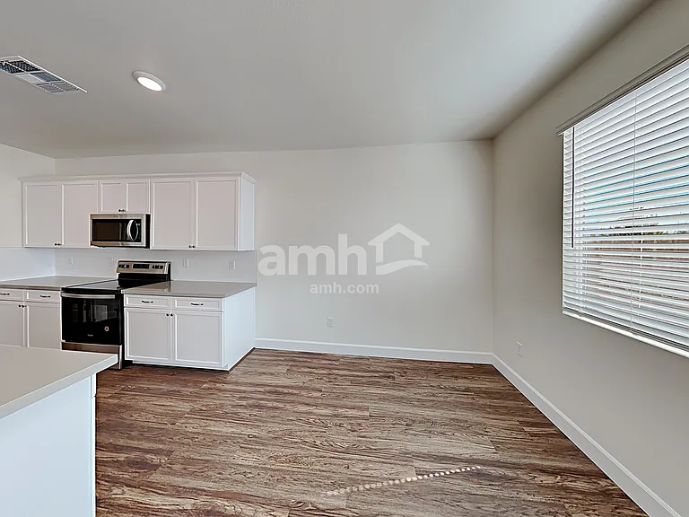 2021 Reaves Way — Photo 4