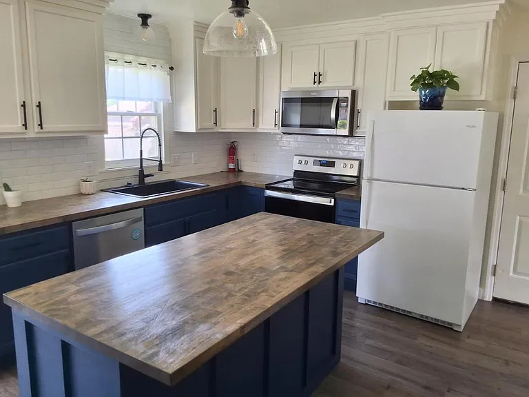 7620 Hammersley Rd — Photo 2
