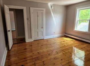 6 Elm St, Newmarket, NH 03857