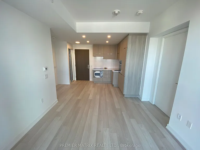 39 Roehampton Ave #3807 — Photo 4
