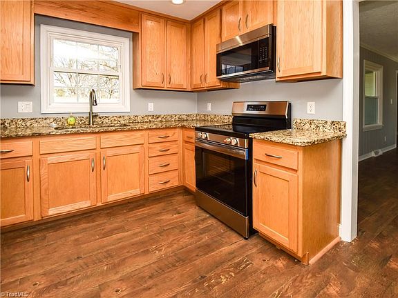 5th image of 3922 Avera Ave