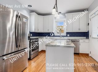 977 Pine Ave NW, Grand Rapids, MI 49504